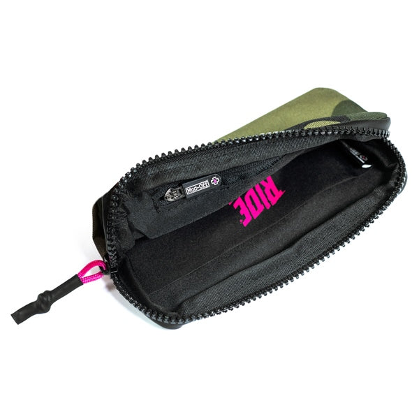 Muc-Off Essential Case