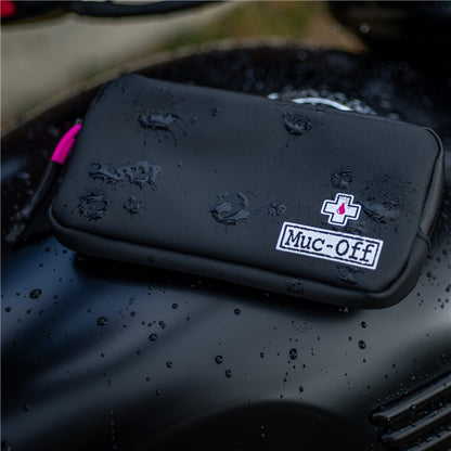 essentials-case-rainproof-muc-off